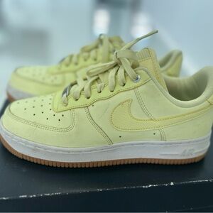 WMNS AIR FORCE 1’07 PRM Nike Yellow Sneakers